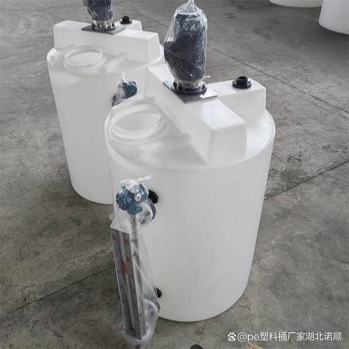 从化工厂高耸的塔罐到家庭屋顶的太阳能热水箱,储
